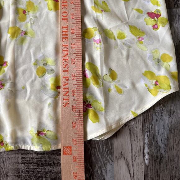 Cabi Go To Floral Soft Yellow Button Front Top Small V Neck Elegant Blouse Flowy - Picture 9 of 10